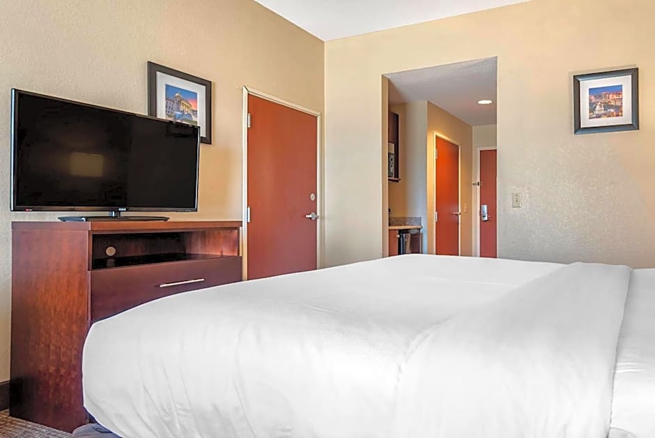 Comfort Inn & Suites Clinton - Jackson West