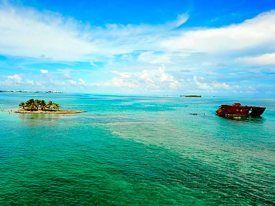 Hotel Cocoplum Beach