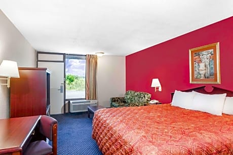 Business 1 King Bed Smoking Room