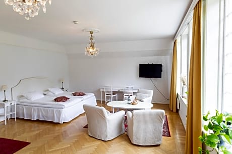 Suite with Garden View