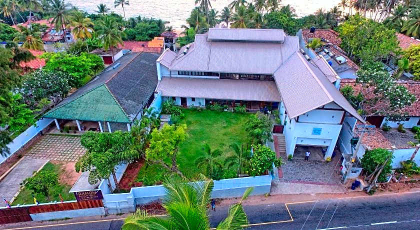 R Degrees Ambalangoda