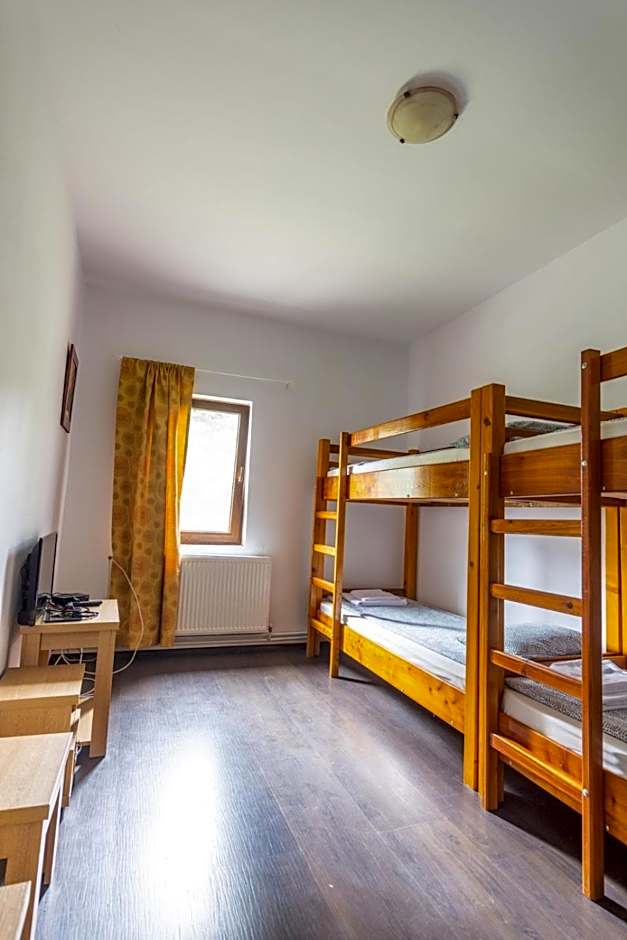 Route 68 Hostel Gurasada Park