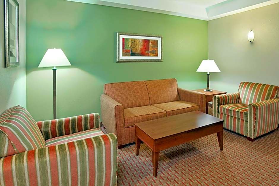 Holiday Inn Express & Suites Niagara Falls By IHG