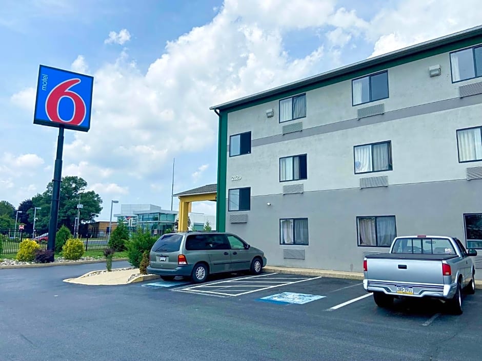 Motel 6 Lancaster