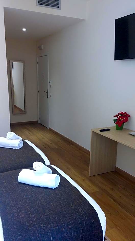 Hostal Barcelona Travel