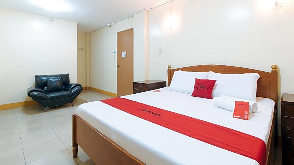 RedDoorz @ Golden Park Inn La Union