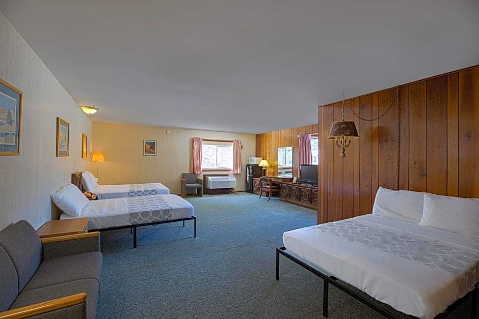 Love Hotels Tomahawk by OYO at Lake Mohawksin WI