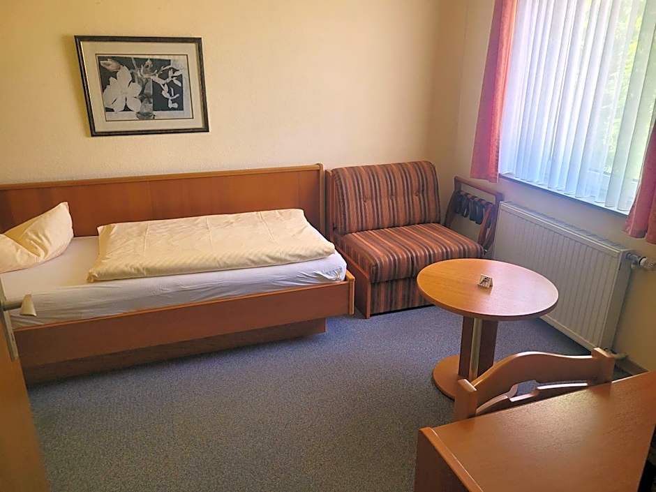 Foto 1 dari 5 — Single Room with Private Bathroom
