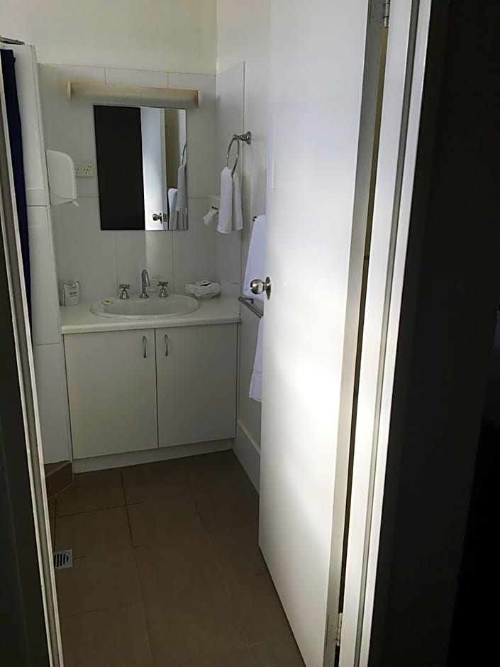 Nicholas Royal Motel - No Pets Allowed