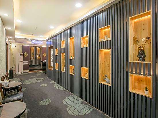 Zhiying Star Travel Collection Hotel (Zhujiang New Town Wuyangyu Subway Station)