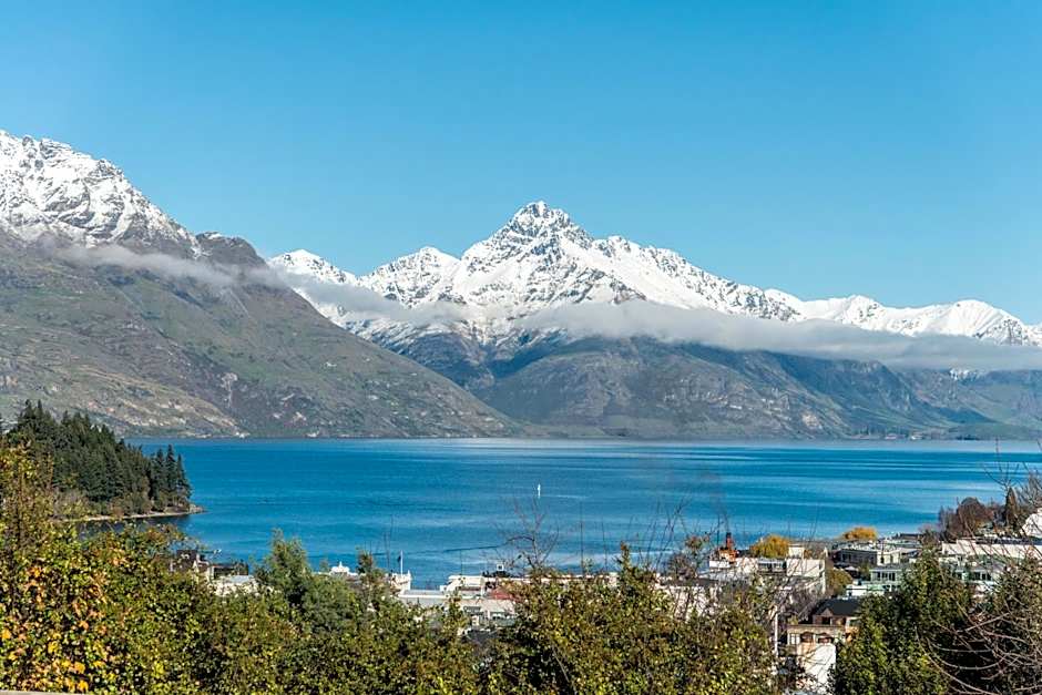 Queenstown House Bed & Breakfast and Apartments