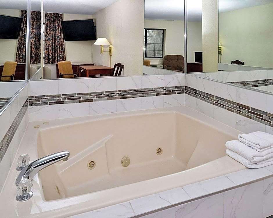 Econo Lodge Inn & Suites Shelbyville