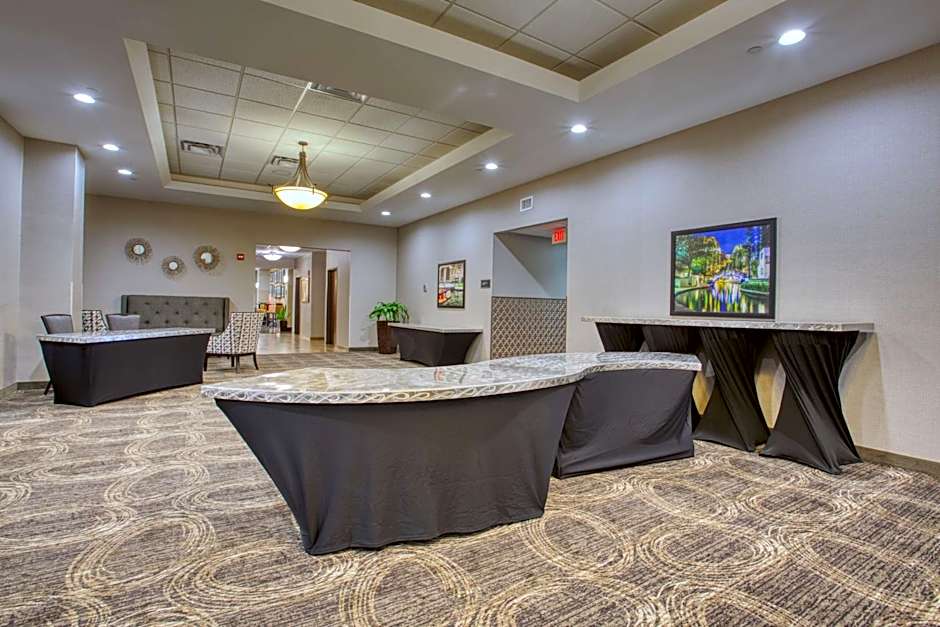 Drury Inn & Suites Near La Cantera