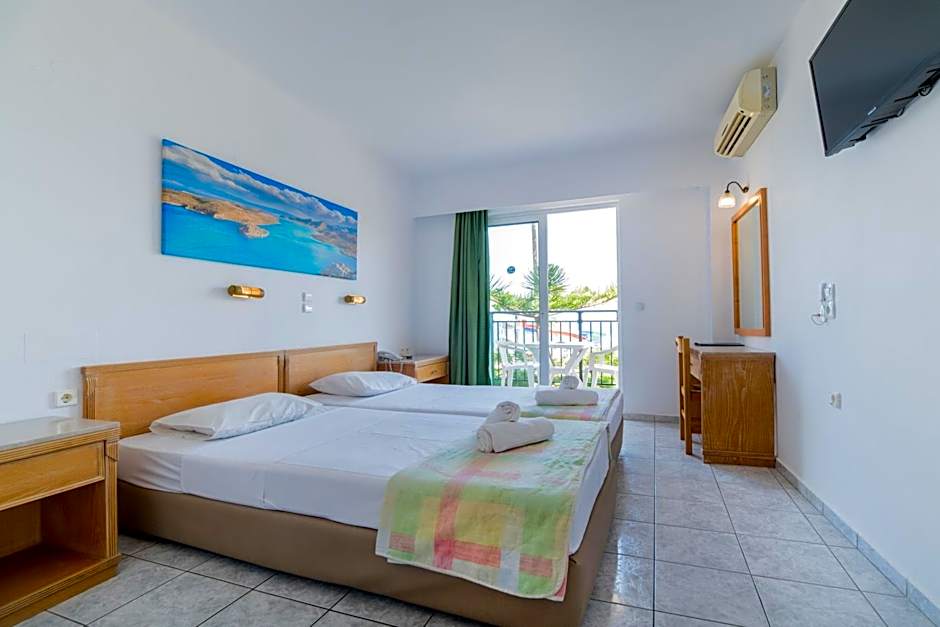 Foto 1 di 10 di Standard 1 Double Bed or 2 Beds, Sea View