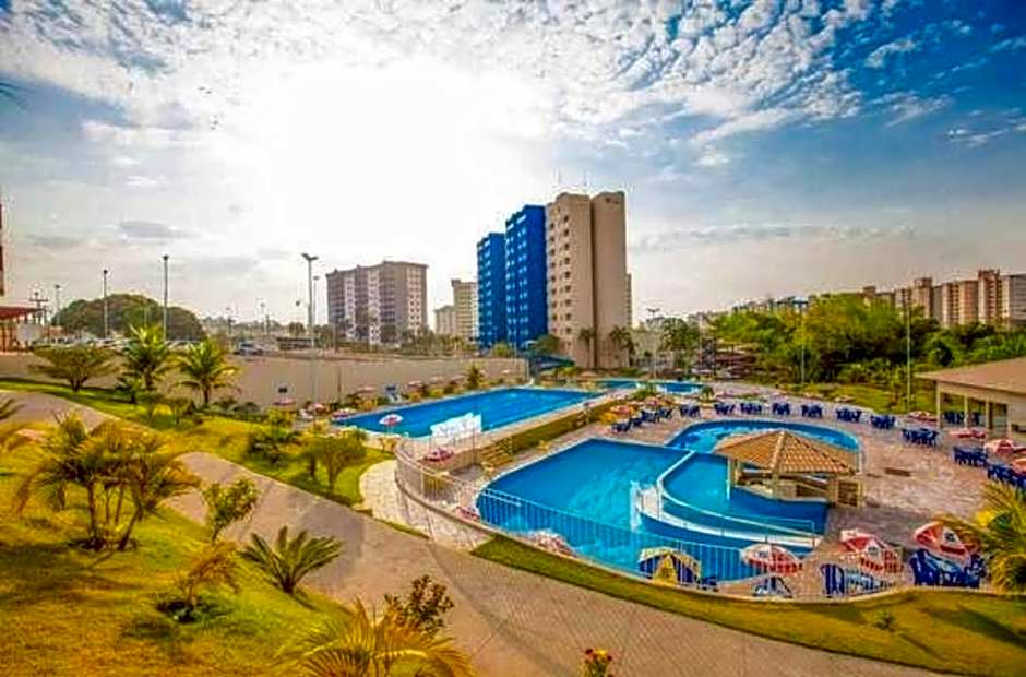 Golden dolphin Express 5pessoas mais 1 criança até 5 anos com toalhas e roupas de cama,lençóis, travesseiros e fronhas e 3 parques aquáticos termais limpeza impostos e taxas já incluso