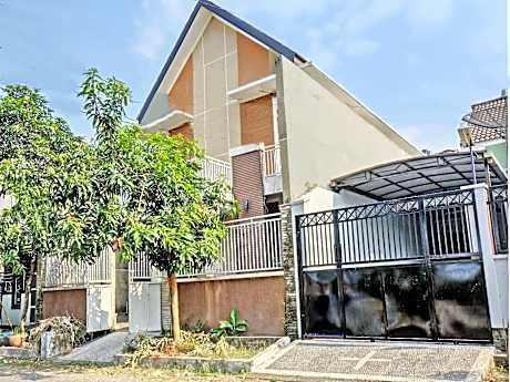 SPOT ON 92916 Batu Mas Homestay Syariah