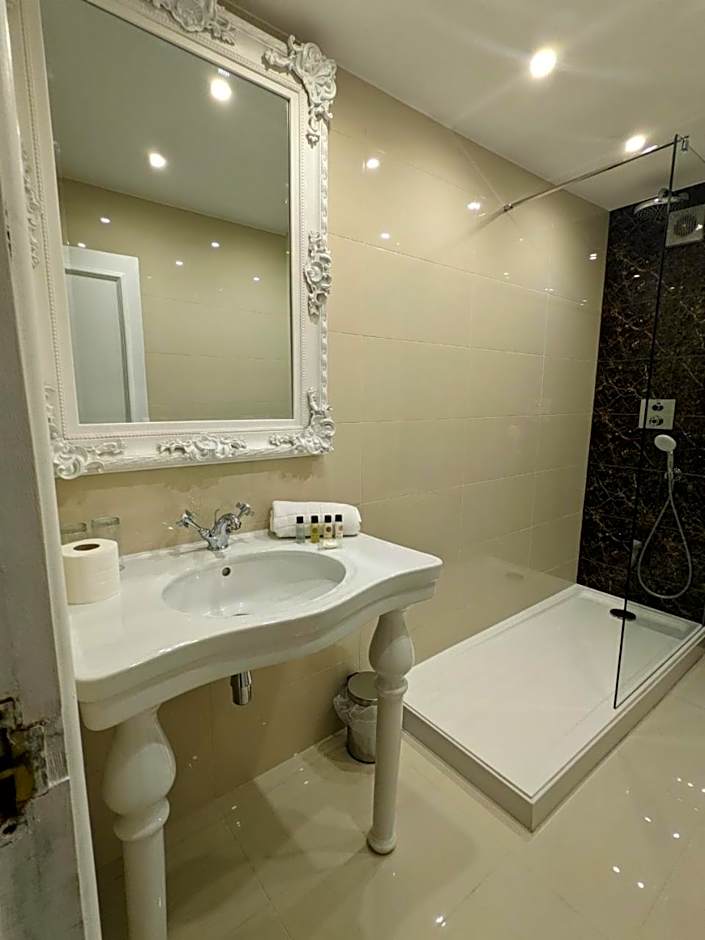 Angel and Royal Hotel