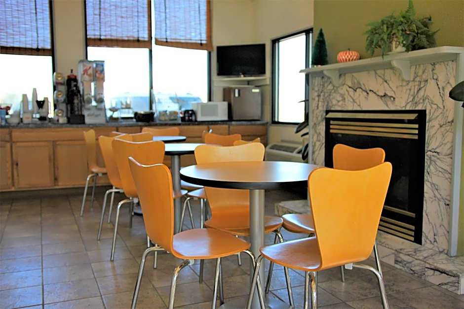 Super 8 by Wyndham Wells