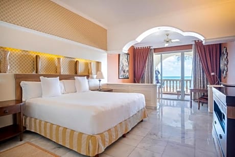 Ocean Front Butler Suite Beach Access