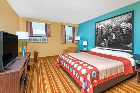 1 King Bed Second Floor Non-Smoking