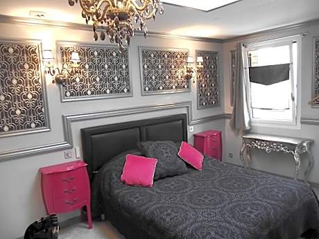Queen Room with Pool View BAROQUE
