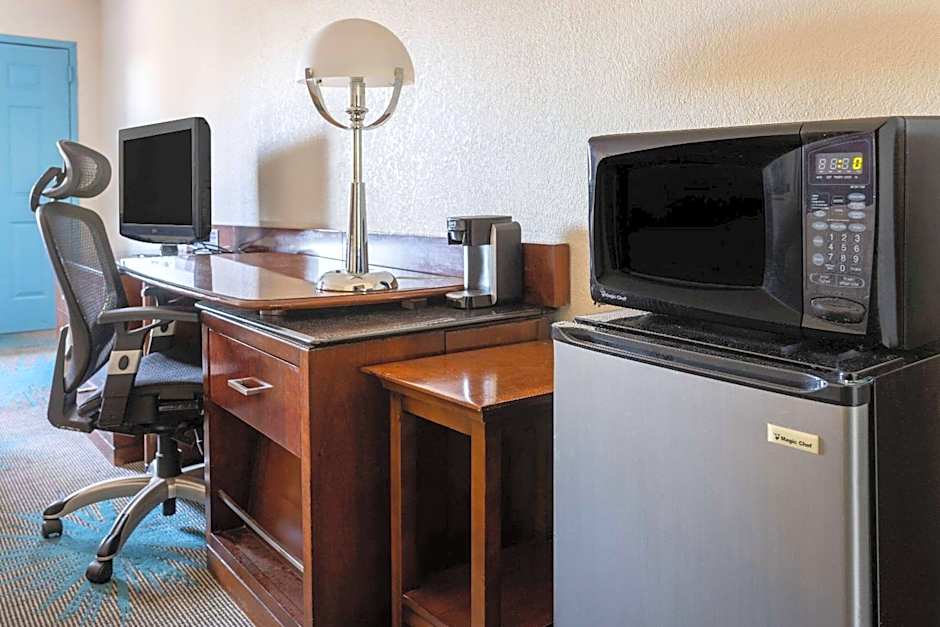 Days Inn by Wyndham Columbia