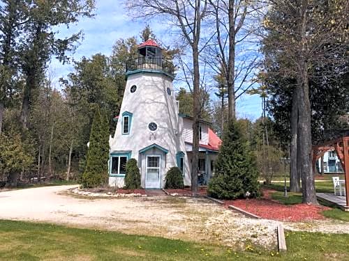 The Harbor Light Inn