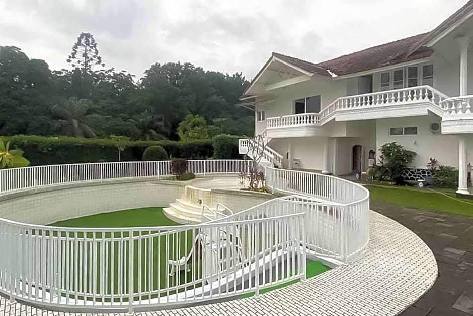 RedDoorz Plus @ Megamendung Puncak 2