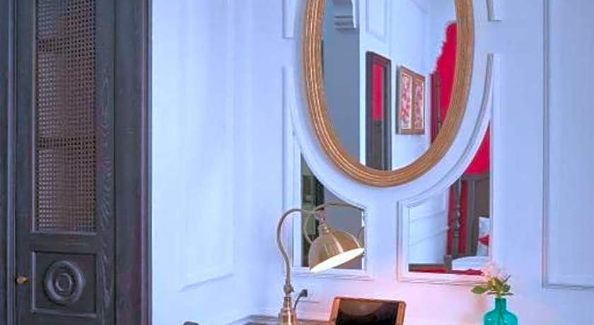 Manoir Des Arts Hotel