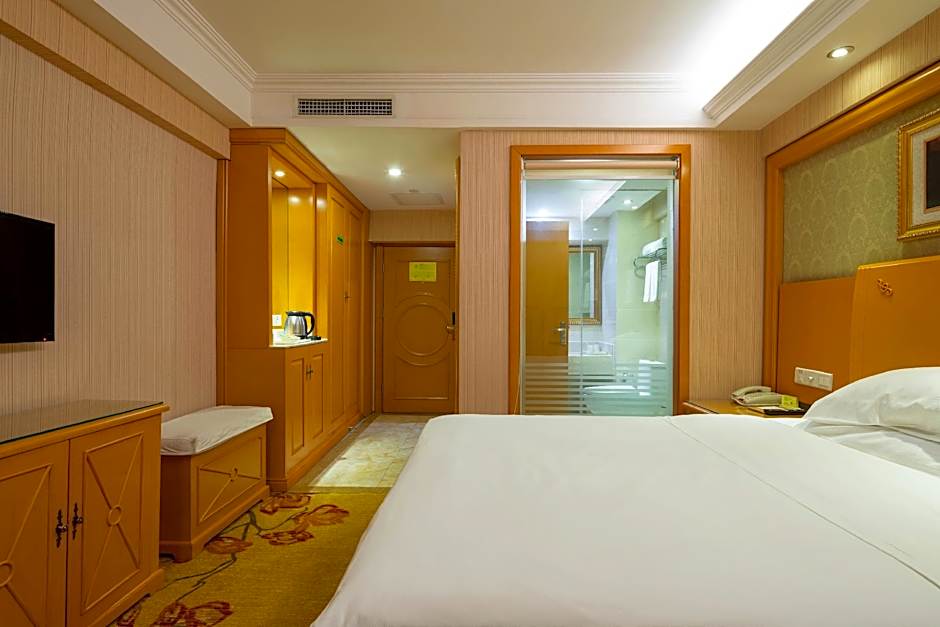 Vienna Hotel Tianjin West Station Changhong Park Metro Station