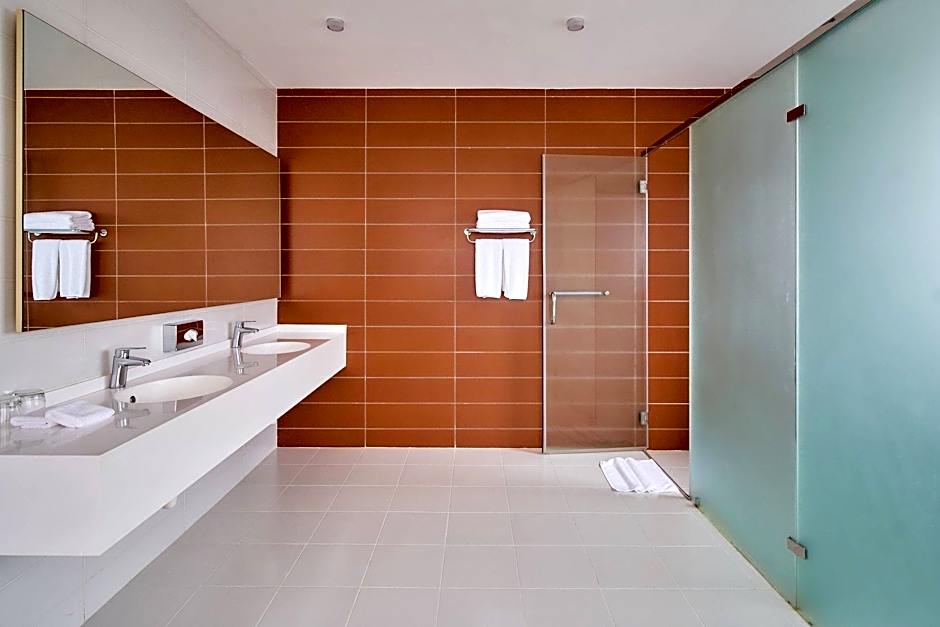 Protea Hotel by Marriott Kampala Skyz