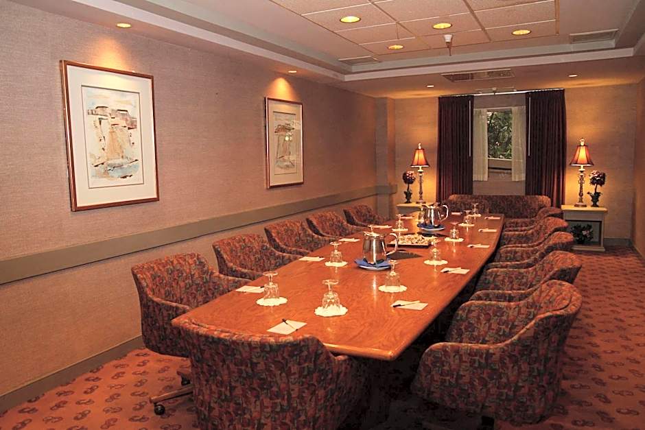 Ramada by Wyndham Viscount Suites Tucson East