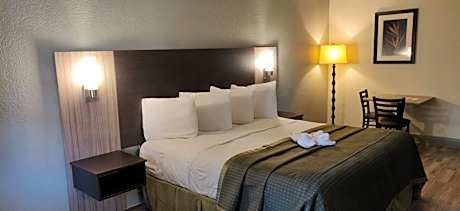 Deluxe King Room - Non-Smoking