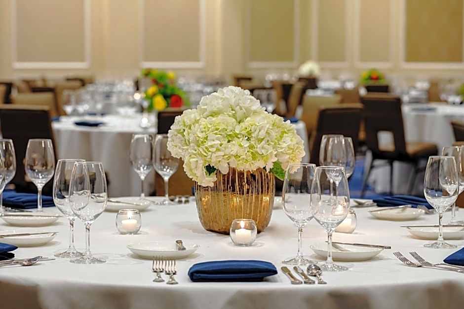 Higgins Hotel, Official Hotel of The National WWII Museum, Curio Collection by Hilton