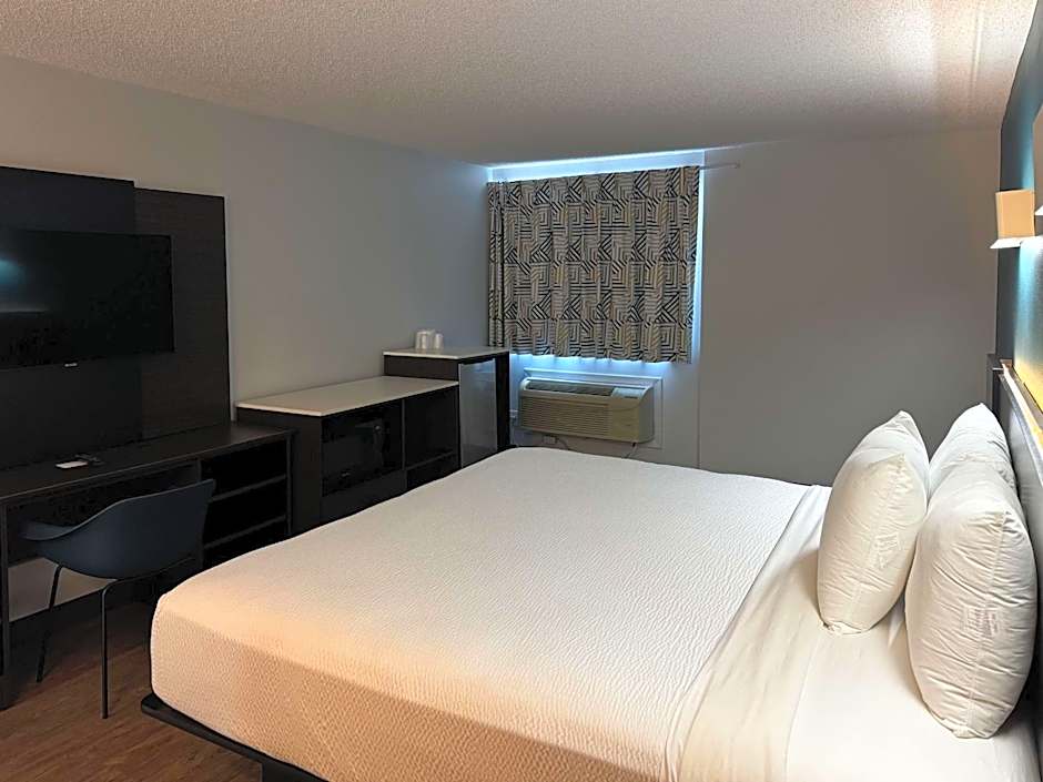 Studio 6 Suites Carson, CA