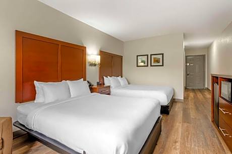 Queen Room with Two Queen Beds - Accessible/Non-Smoking