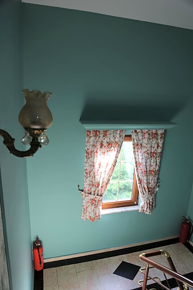 ABANT DORT MEVSİM KONAĞI HOSTEL