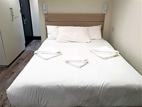 Triple Studio (3 Adults)