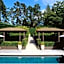 Huka Lodge, Beckons