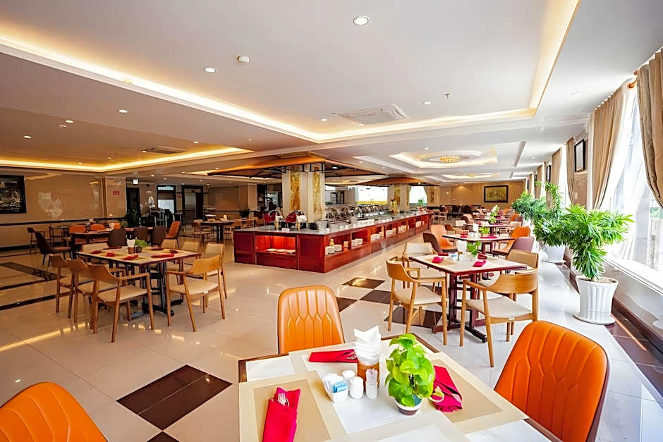 Van Phat Riverside Hotel