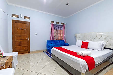 RedDoorz Syariah near Alun Alun Sumedang