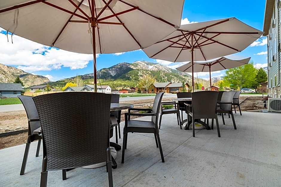 Cobblestone Hotel & Suites - Alpine