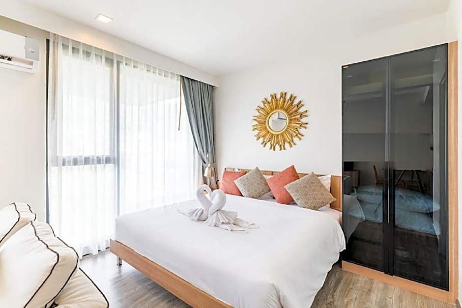 The Deck Patong by VIP