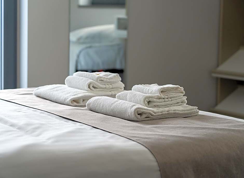 Skyline Rooms & Suites