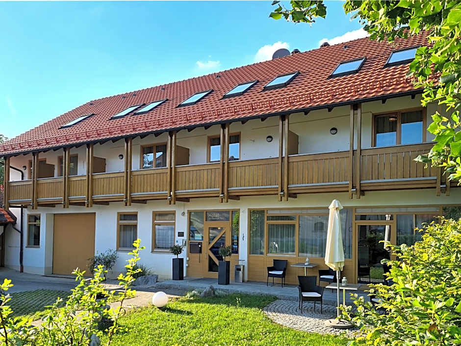 Hotel am Hachinger Bach by Blattl