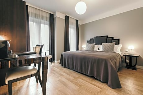 Deluxe King Bed