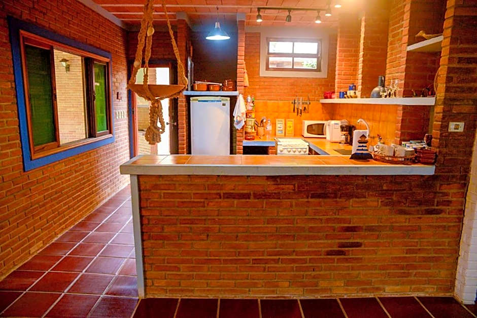 Otima casa c Wi Fi 8 min da praia Barequecaba SP