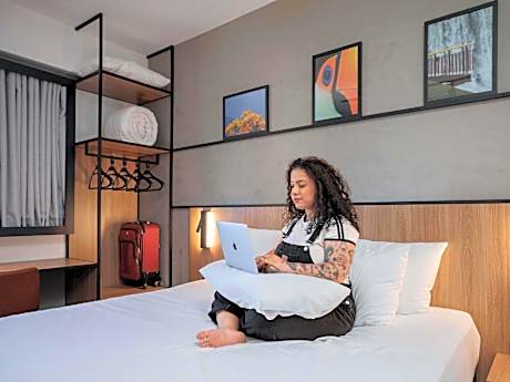 Modern Apartment with One Double Bed