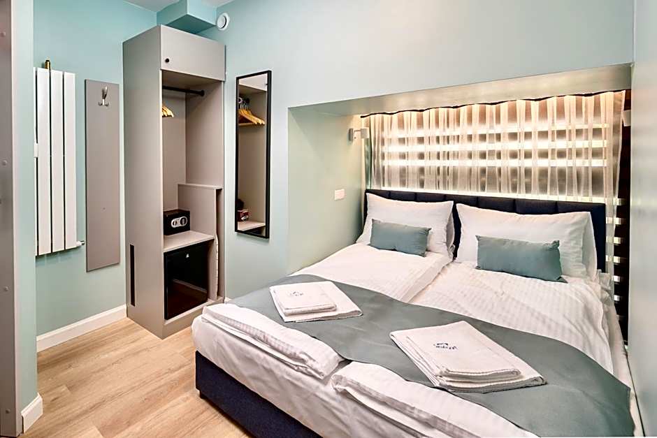 JESS INN Hostel Rondo Charles de Gaulle