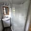 Cozy downtown one bedroom free parking